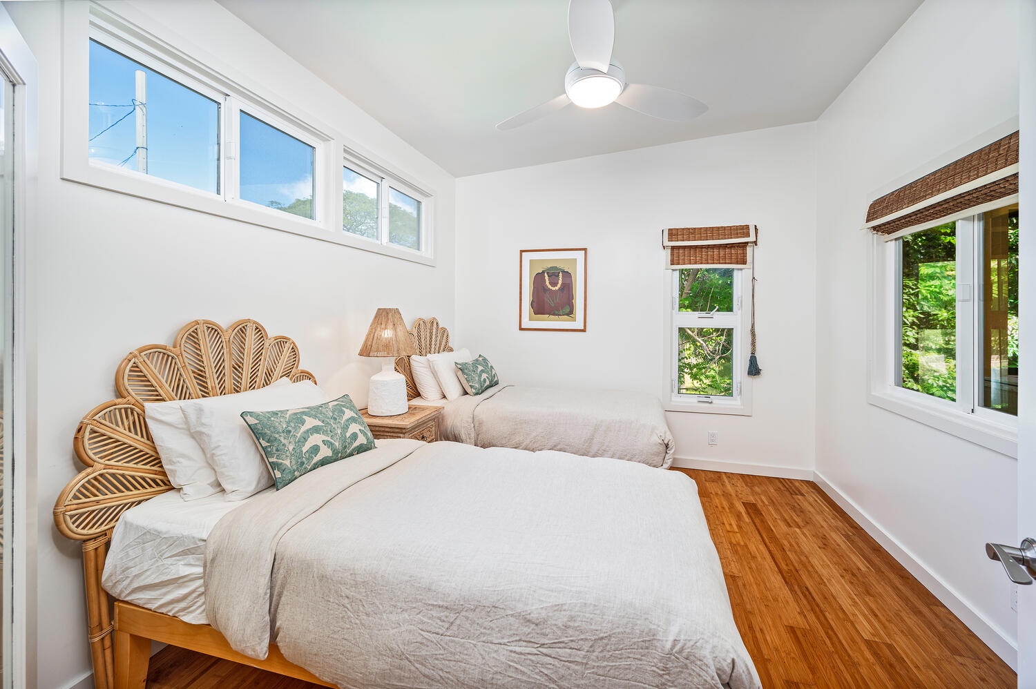 Kailua Vacation Rentals, Hale Honi La - Bedroom 2, two twin bends. Can be converted to a king with prior request.