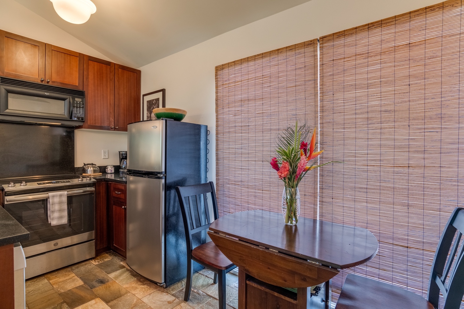 Lahaina Vacation Rentals, Aina Nalu D-207 - Dining Area