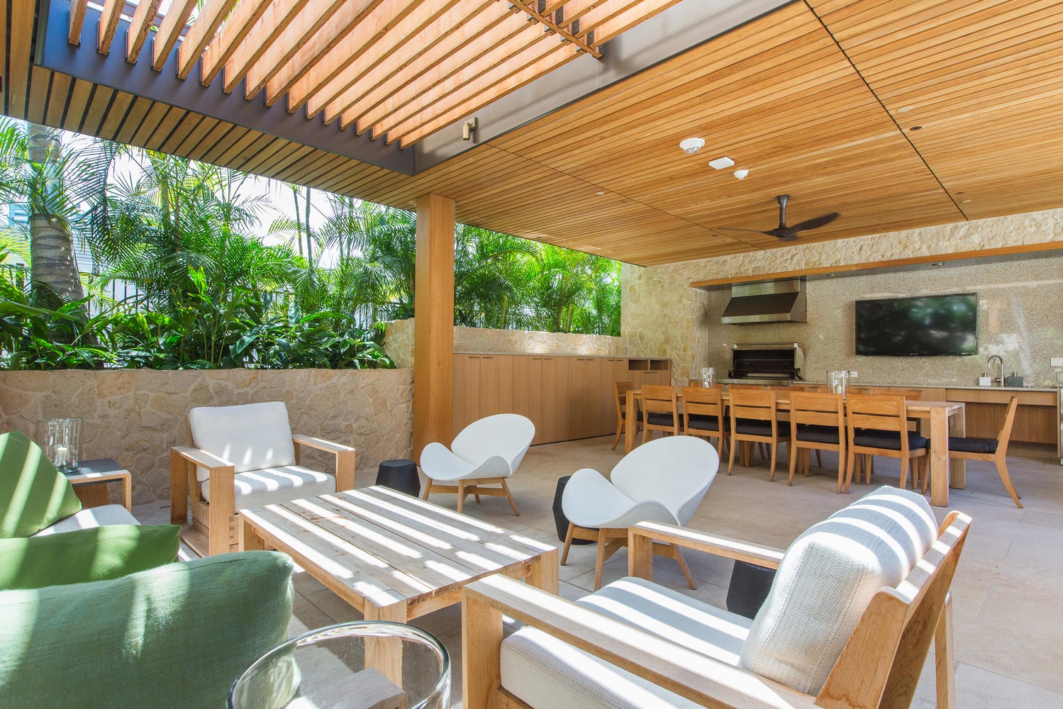 Honolulu Vacation Rentals, Park Lane Palm Resort - Reserve your own BBQ cabana