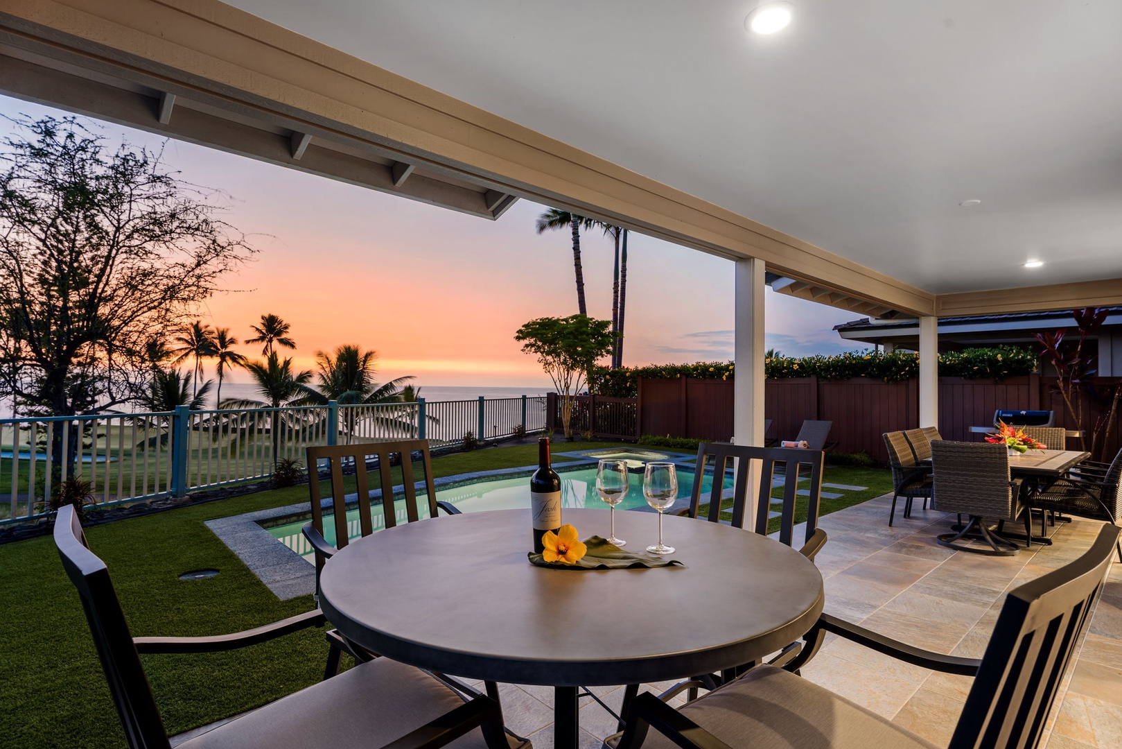 Kailua Kona Vacation Rentals, Holua Moana Hale - Enjoy alfresco dining with a breathtaking twilight ocean view.