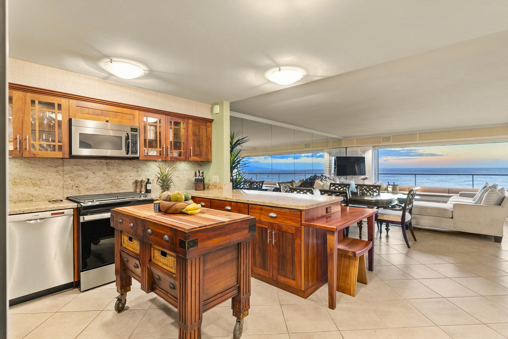 Honolulu Vacation Rentals, Hale Kaimana - Featuring modern appliances and a prep island.