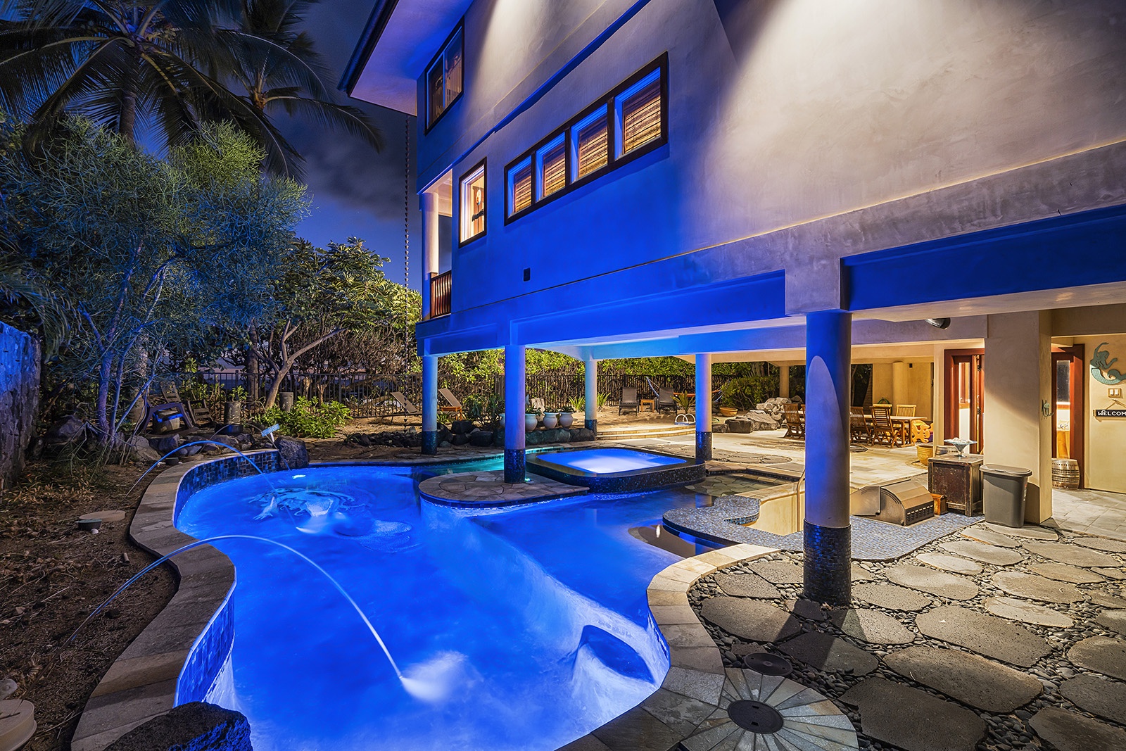 Kailua Kona Vacation Rentals, Mermaid Cove - Interactive pool lighting makes this place magical!