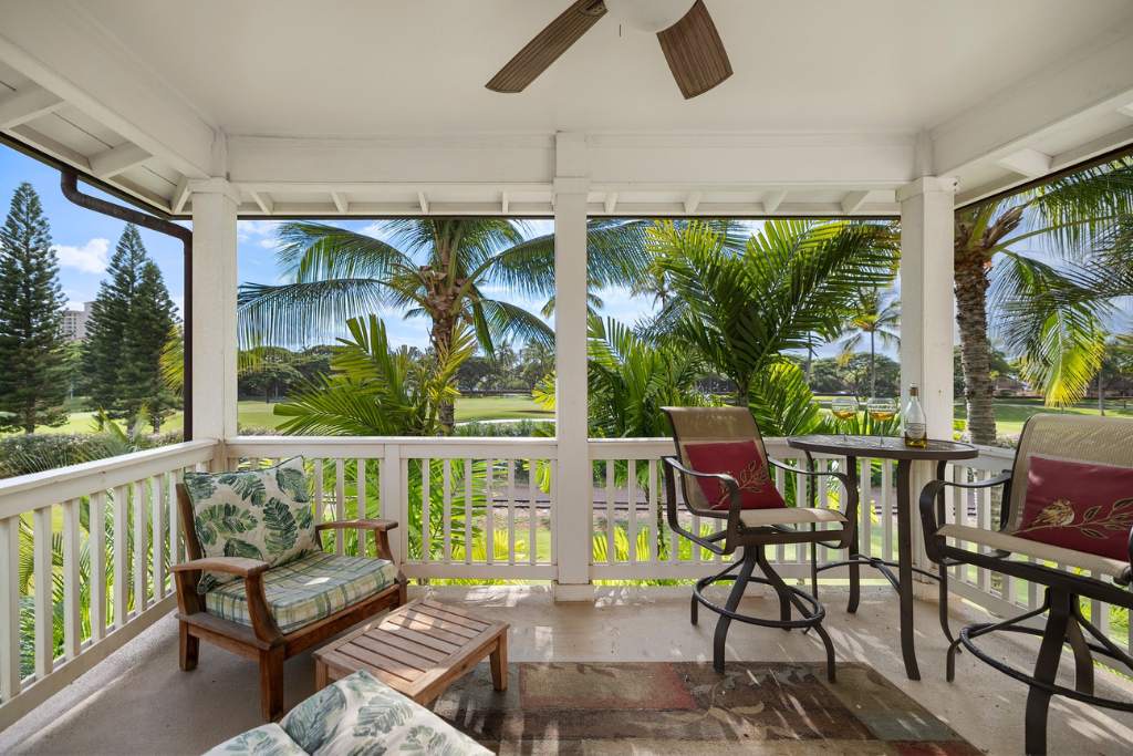 Kapolei Vacation Rentals, Coconut Plantation 1086-1 - Enjoy indoor / outdoor dining options on your vacation.