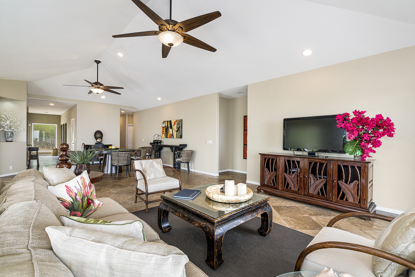 Kailua Kona Vacation Rentals, Sunset Hale - Comfort meets island charm in this breezy great room—perfect for movie nights or afternoon naps.