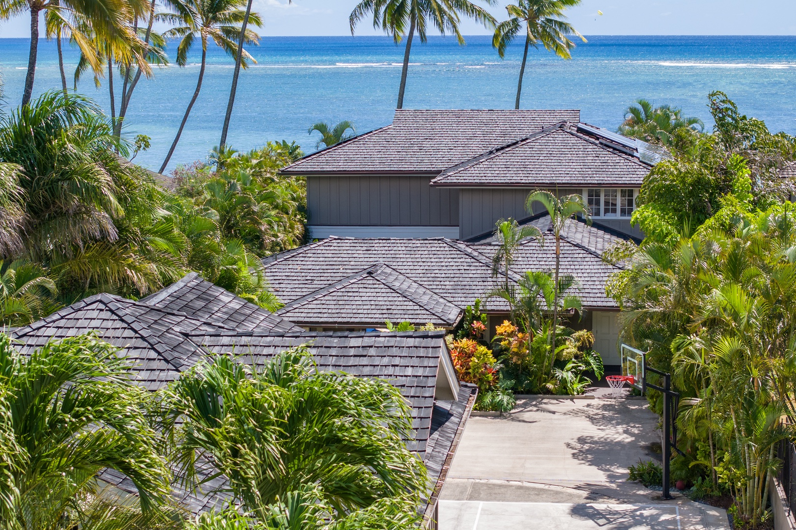 Honolulu Vacation Rentals, Moana Lani - Soaring palms and endless blue views from Moana Lani.