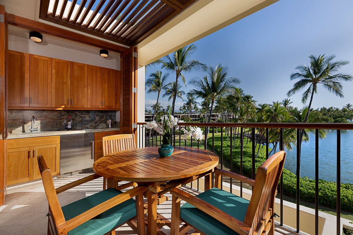 Kamuela Vacation Rentals, Mauna Lani Terrace A303 - Lanai Dining Area