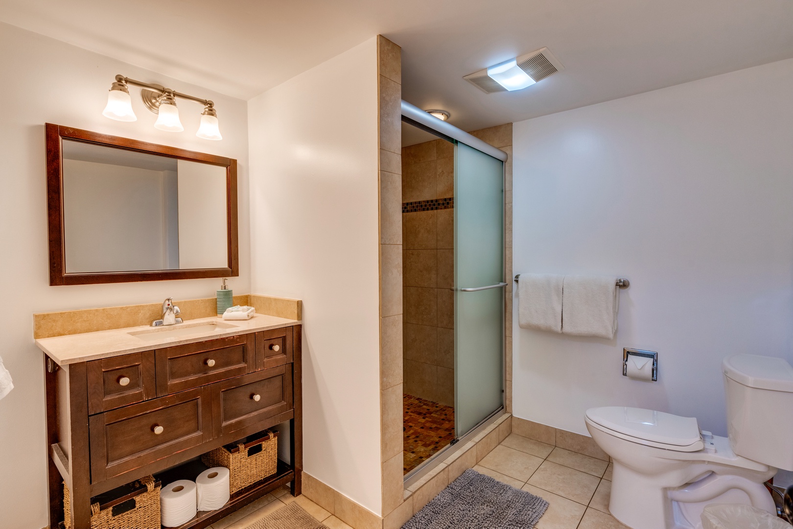Kihei Vacation Rentals, Koa Resort 1B - Extra large bathroom