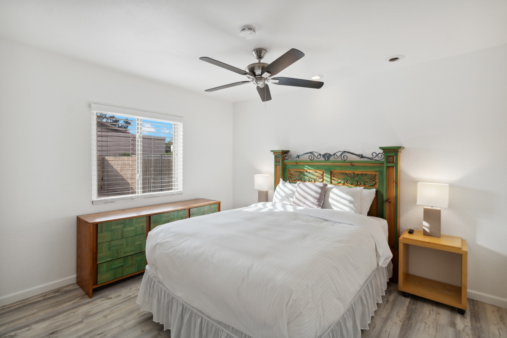 Scottsdale Vacation Rentals, OFB Thunderbird Retreat - Bedroom with Queen bed
