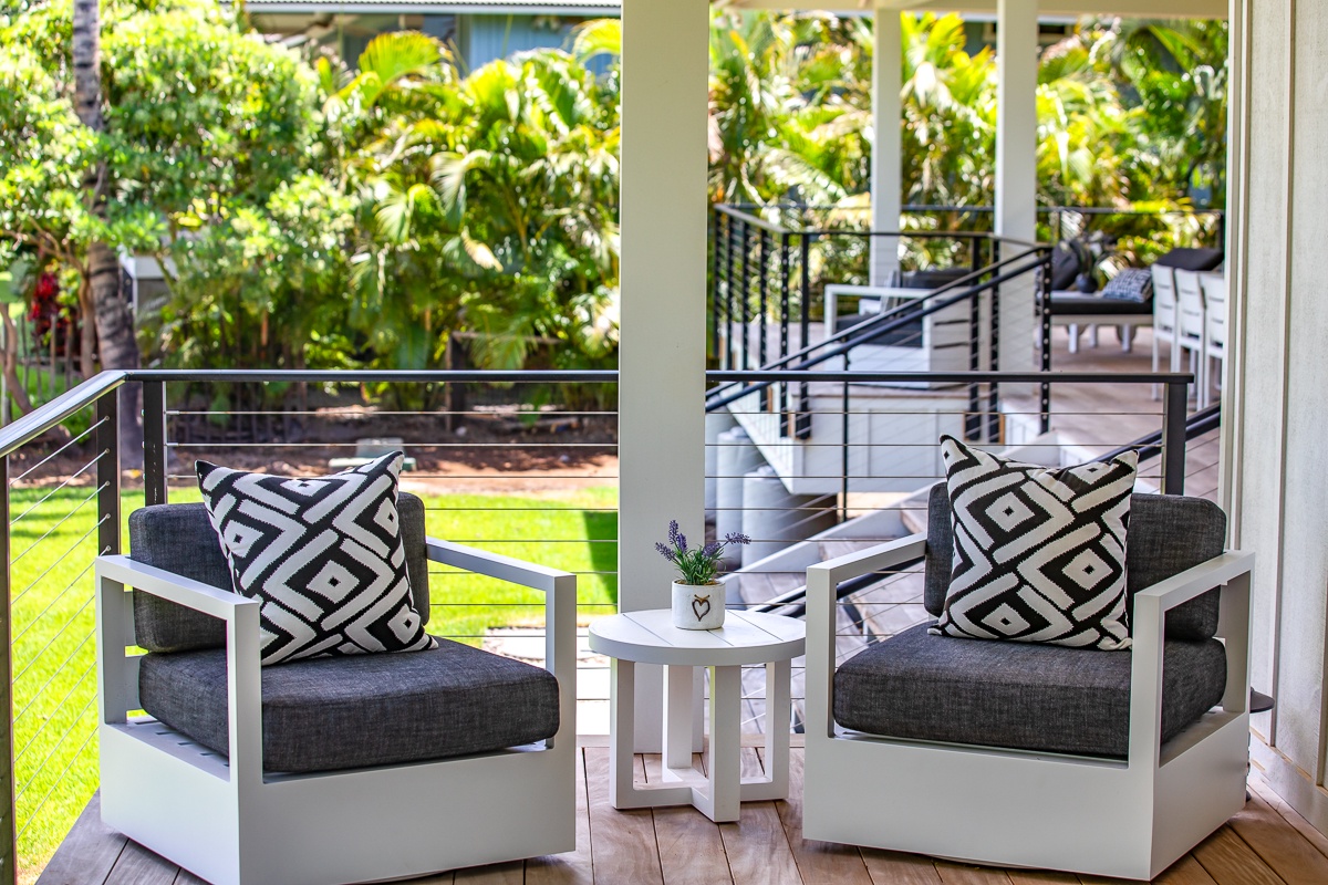 Kamuela Vacation Rentals, Puako Beach Getaway - Chic lanai furniture