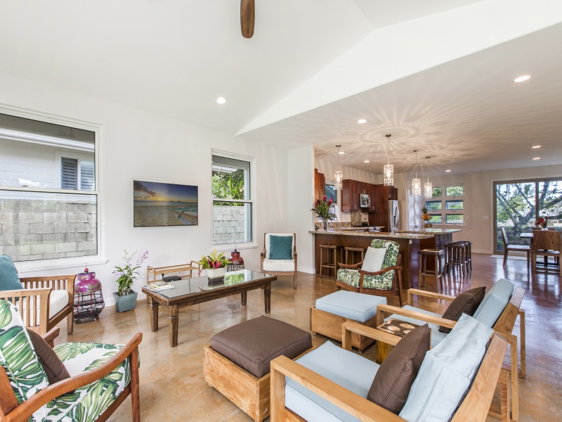 Kailua Vacation Rentals, Hale Nani Lanikai - Open floor plan allows the rooms to blend, offering guests the opportunity to be together while enjoying separate activities.