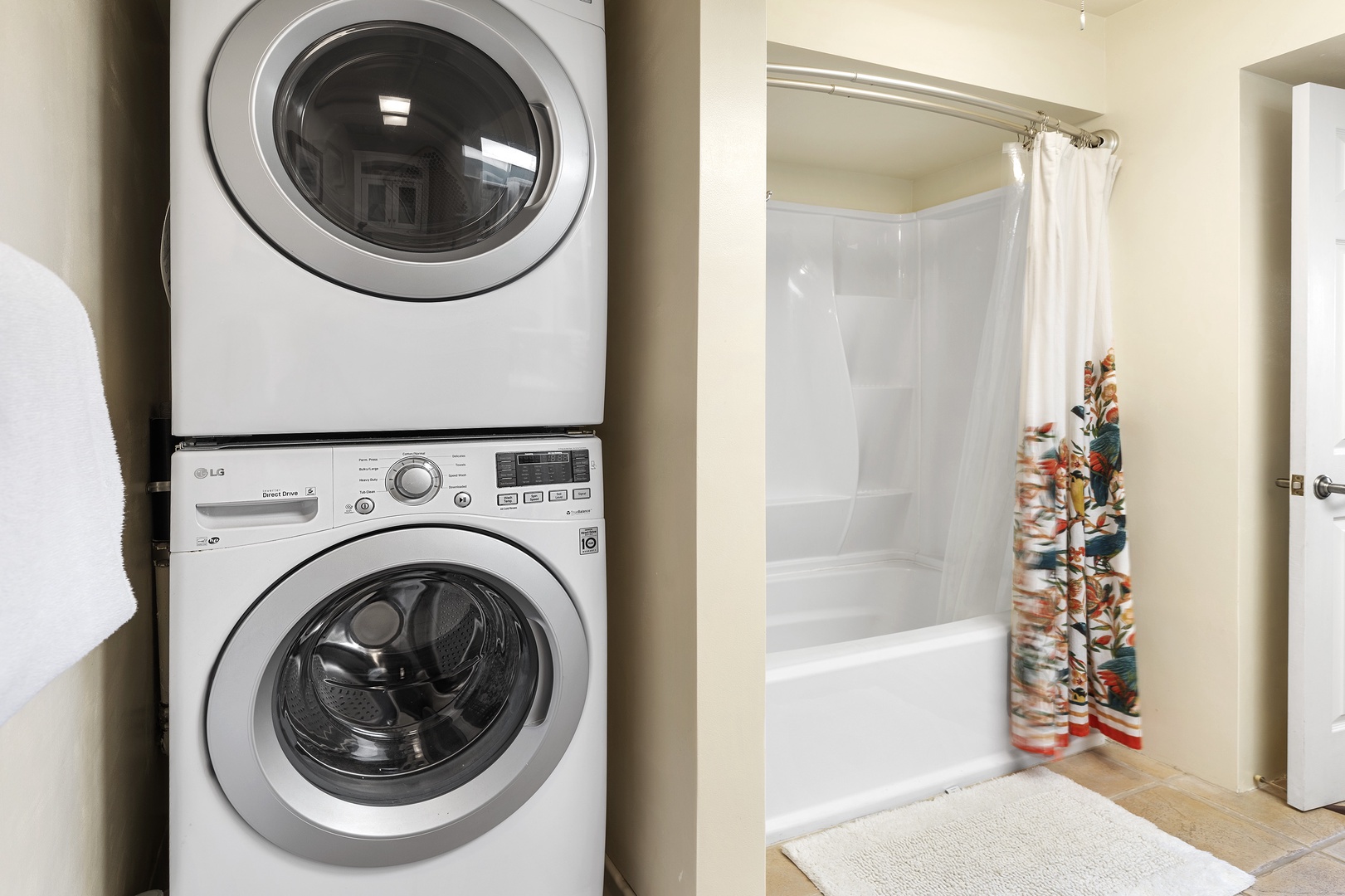 Kailua Kona Vacation Rentals, Casa De Emdeko 222 - Full sized washer dryer in unit