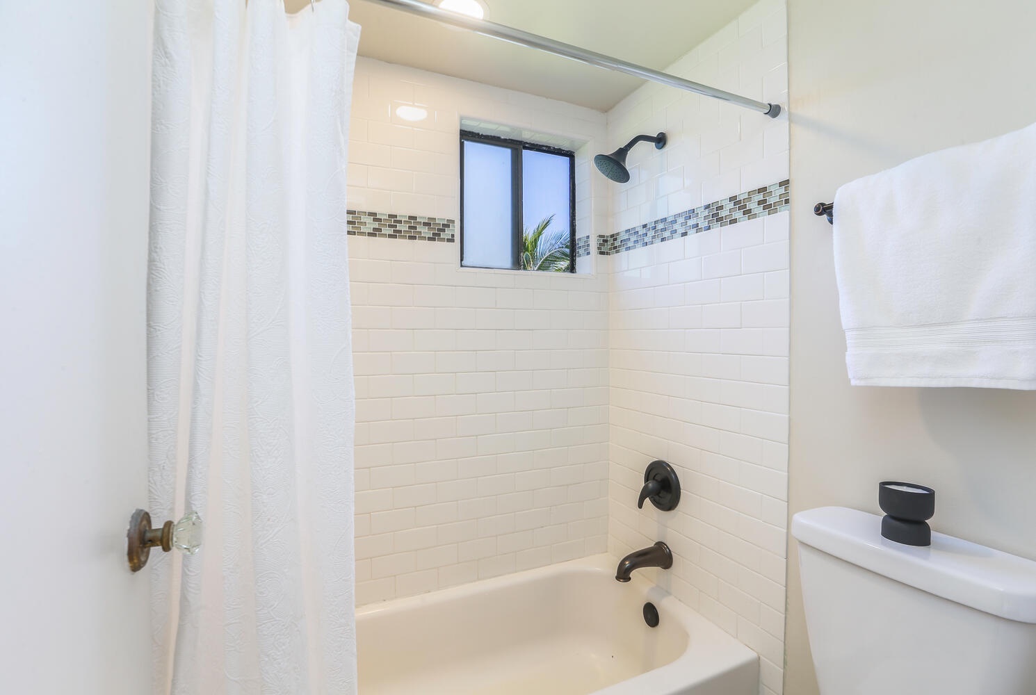 Princeville Vacation Rentals, Sealodge J8 - Shower/tub combo
