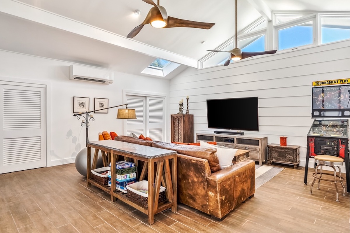 Kailua Vacation Rentals, Hale Ohana - The Guest Cottage living area is bright and lively.