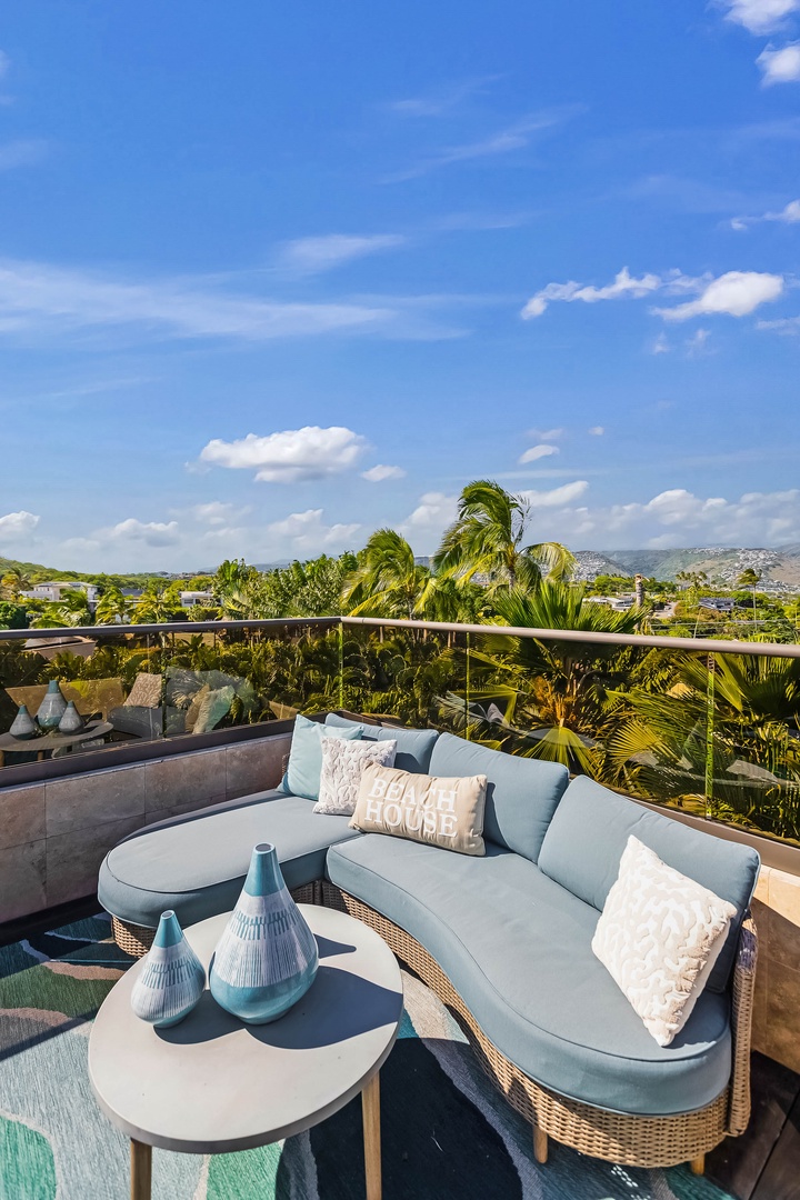Honolulu Vacation Rentals, Pili Pono - Rooftop lounge with sectional seating and sweeping island views.