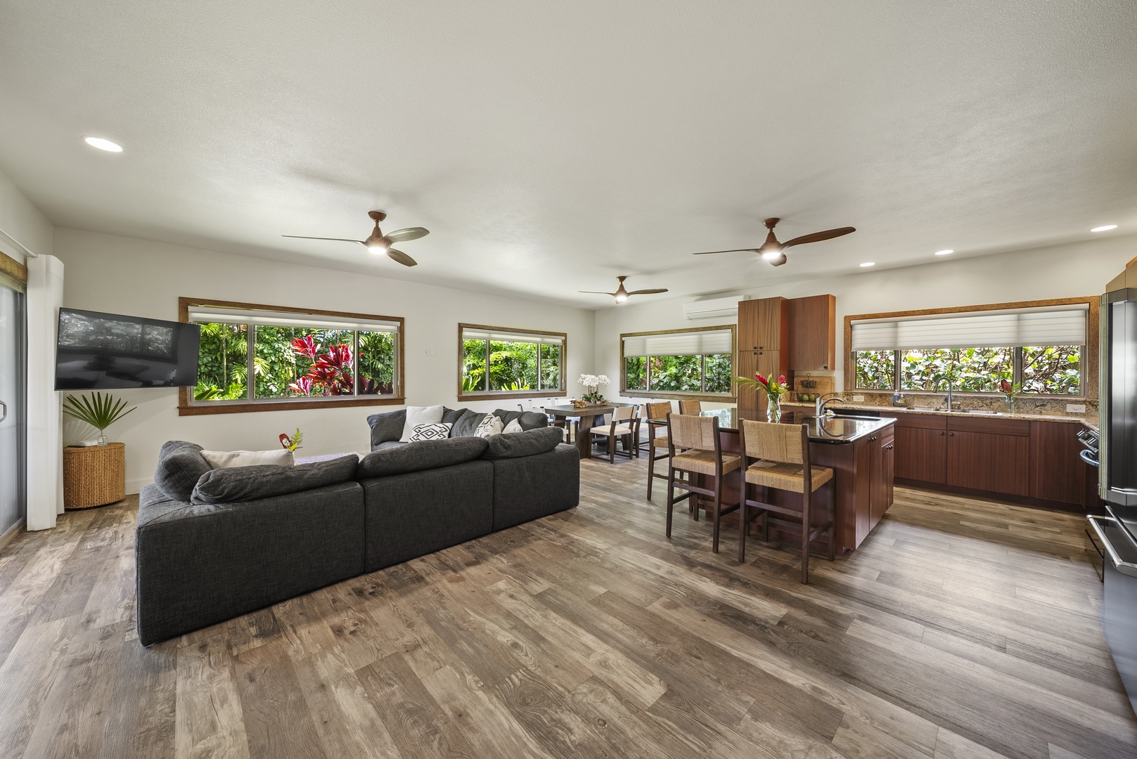 Haleiwa Vacation Rentals, Kaunala Retreat - Expansive common space with dual ceiling fans and ample natural light—ideal for family-style entertaining.