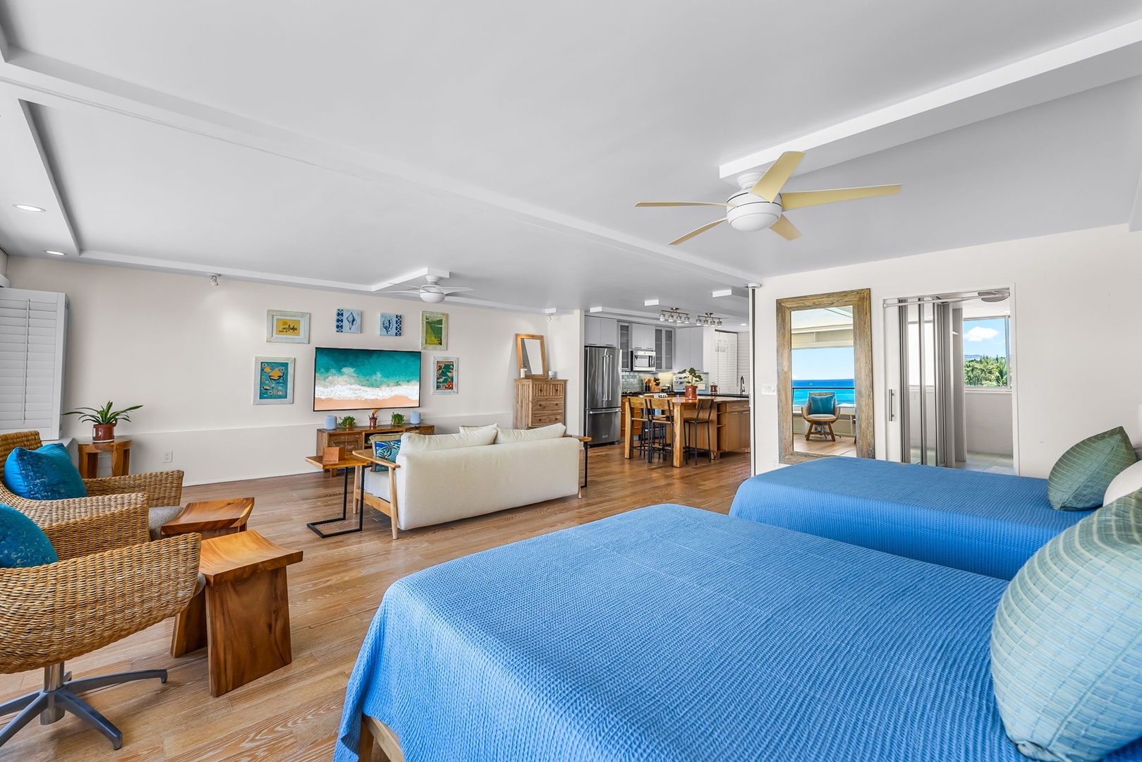 Honolulu Vacation Rentals, Colony Surf Luxe - Kick back with the sound of the surf outside your windows—spacious living and sleeping quarters welcome up to four guests.