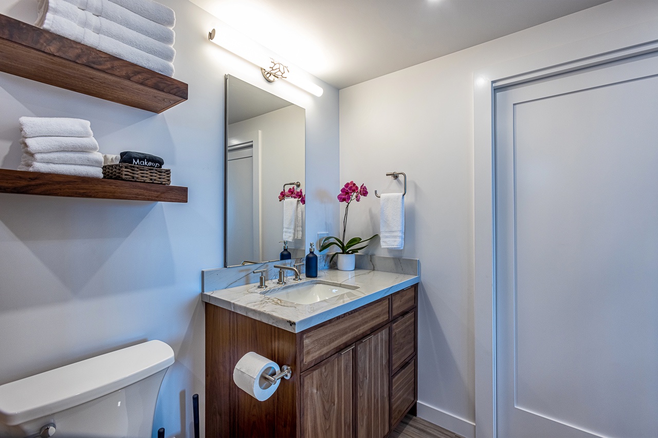 Kihei Vacation Rentals, Kamaole Beach Royal 610 - The bath's marble vanity means getting ready for dinner never means waiting in line.