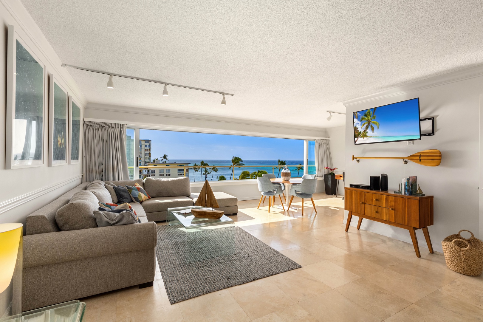 Honolulu Vacation Rentals, Colony Surf Getaway - Plush sofas with open space, welcoming the island breeze.
