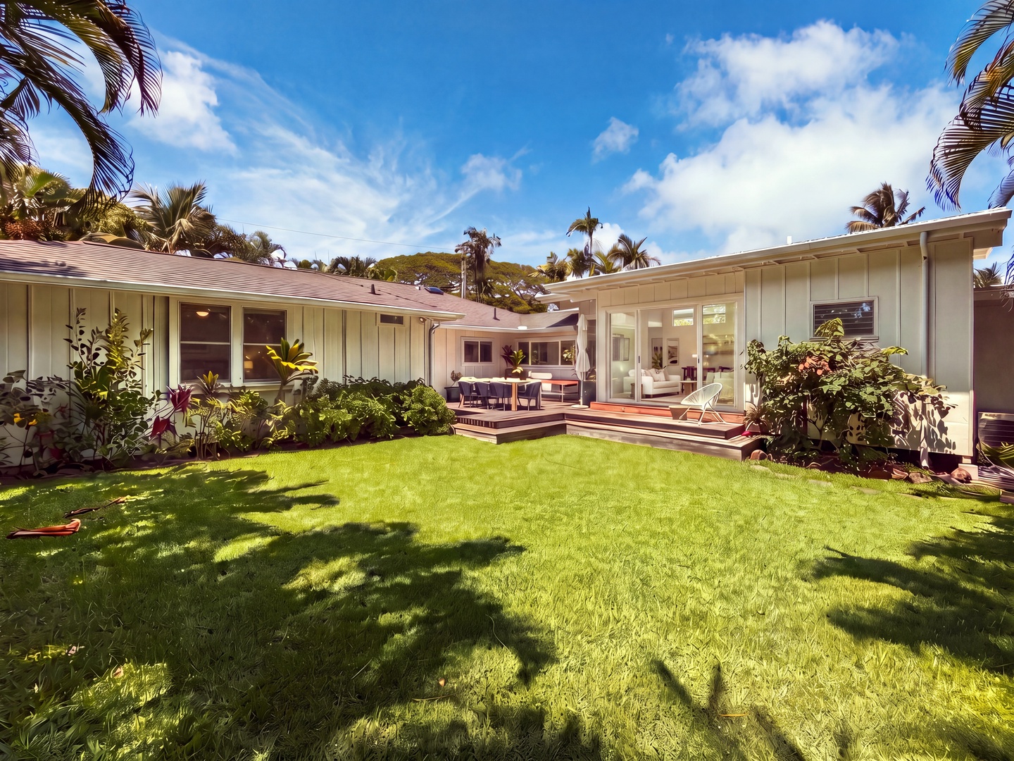 Kailua Vacation Rentals, Lanikai Ola Nani - Morning coffee, an afternoon read, or simply the breeze: the lanai is where the day unfolds.