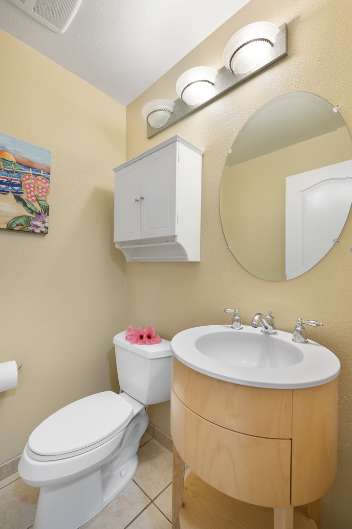 Kapolei Vacation Rentals, Hillside Villas 1498-3 - Freshen up in the stylish powder room.