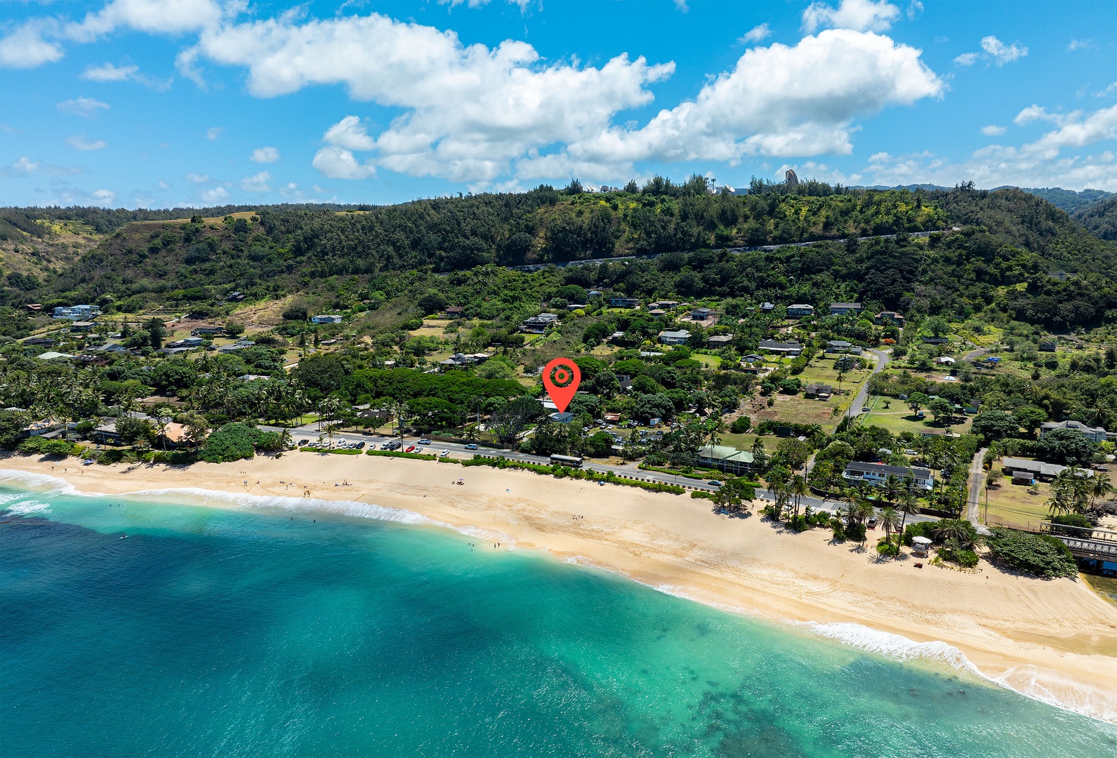 Haleiwa Vacation Rentals, Sunset Beach Island Retreat - Experience the ideal getaway at this beachside retreat, where stunning ocean views are just a stroll away from your doorstep.