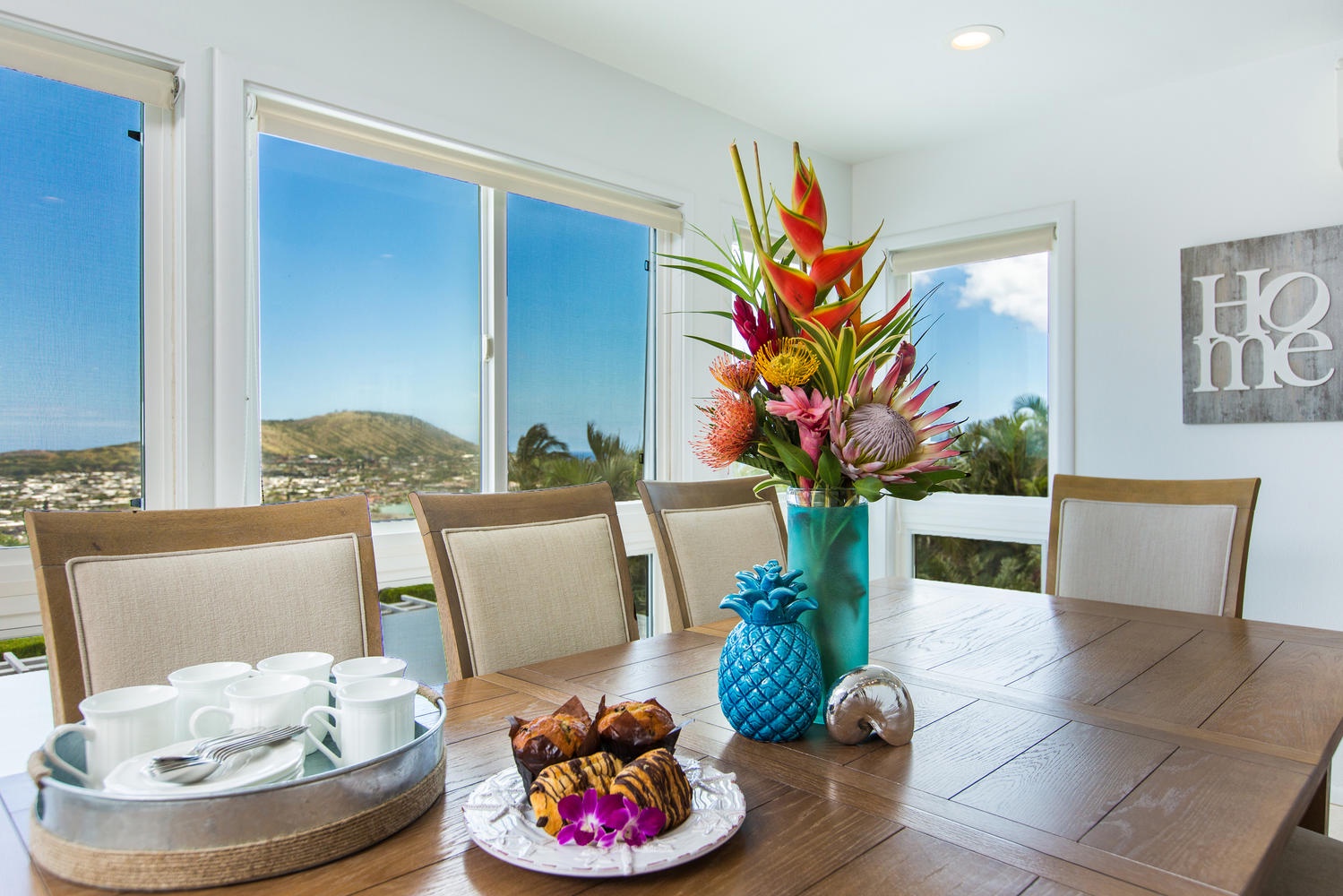 Honolulu Vacation Rentals, Makani Lani - Eat breakfast while checking out the surf overlooking Koko Crater, Koko Marina, and the deep blue ocean.