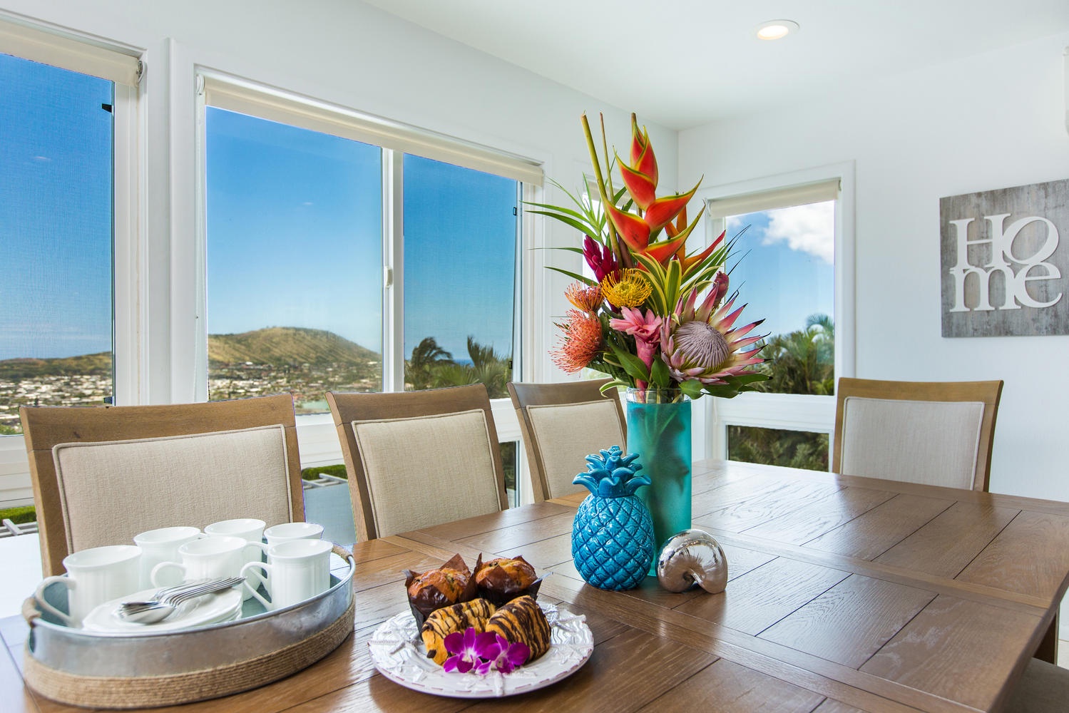 Honolulu Vacation Rentals, Mahina Kai - Eat breakfast while checking out the surf overlooking Koko Crater, Koko Marina, and the deep blue ocean.