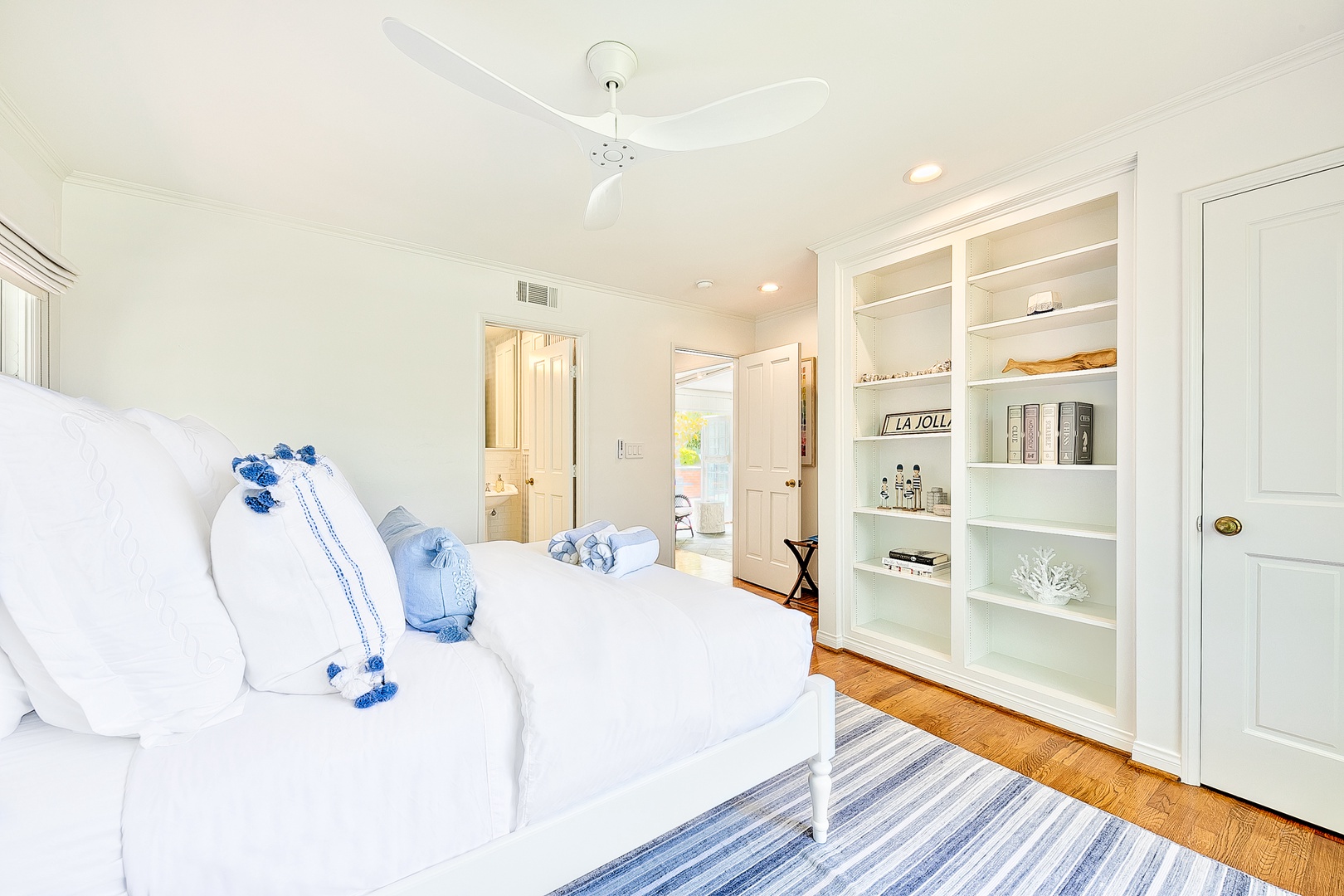 La Jolla Vacation Rentals, Roseland Retreat in La Jolla Shores - Bedroom close to primary bedroom toward bathroom