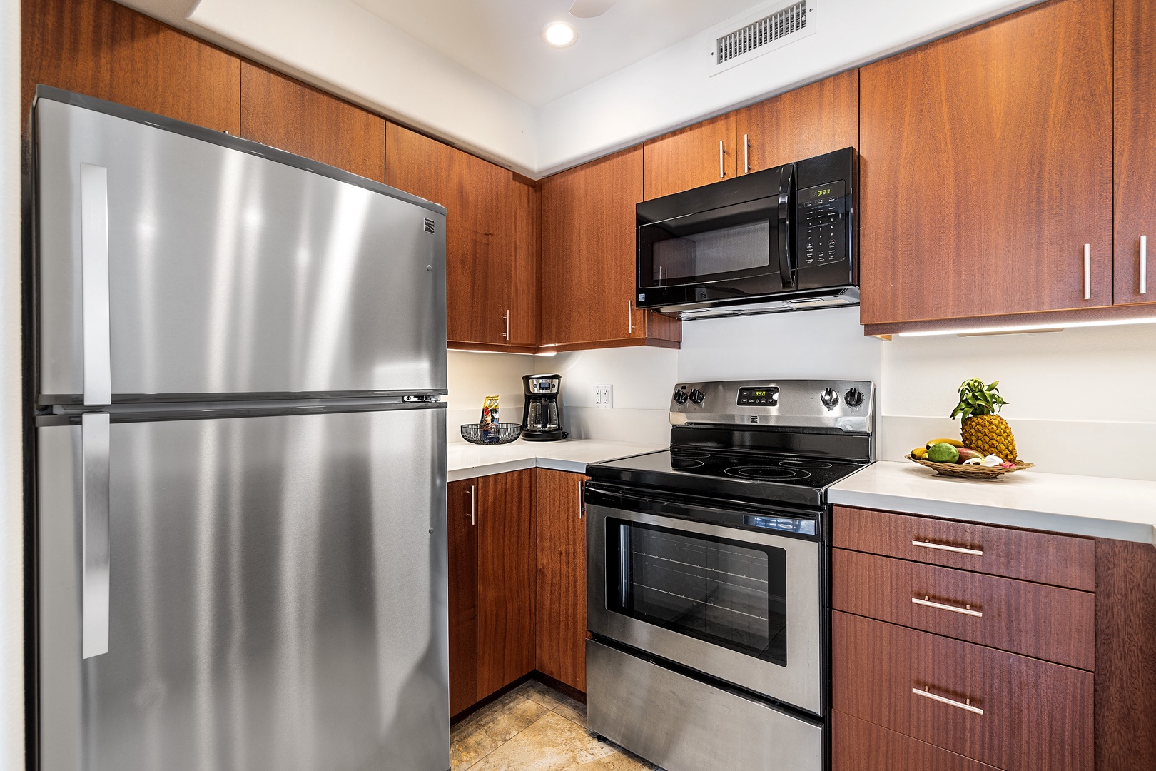 Kailua Kona Vacation Rentals, Casa De Emdeko 104 - Prepare your favorite meals within the comforts of the condo