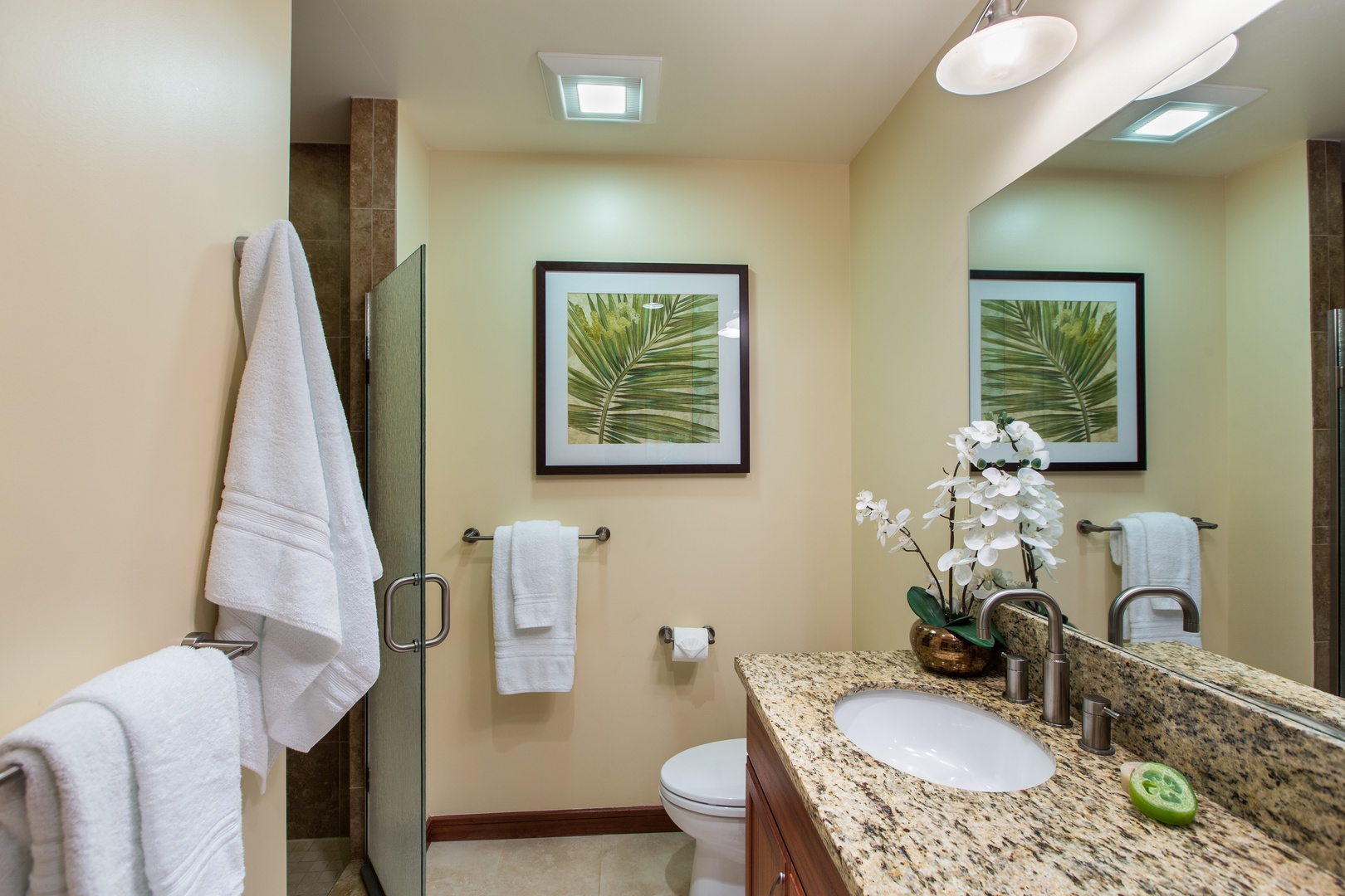 Honolulu Vacation Rentals, Kahala Mini Resort* - Guest bathroom