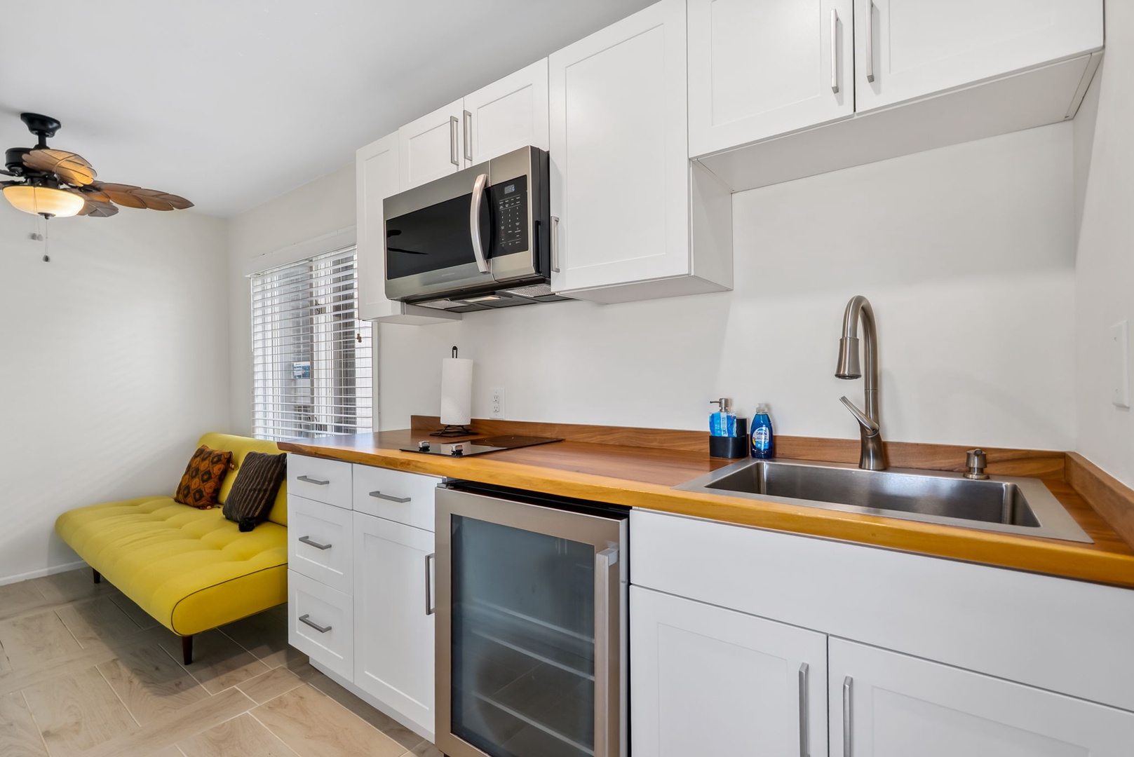 Honolulu Vacation Rentals, Wailupe Beachfront Getaway - The studio/game room suite features its own kitchenette for added convenience.