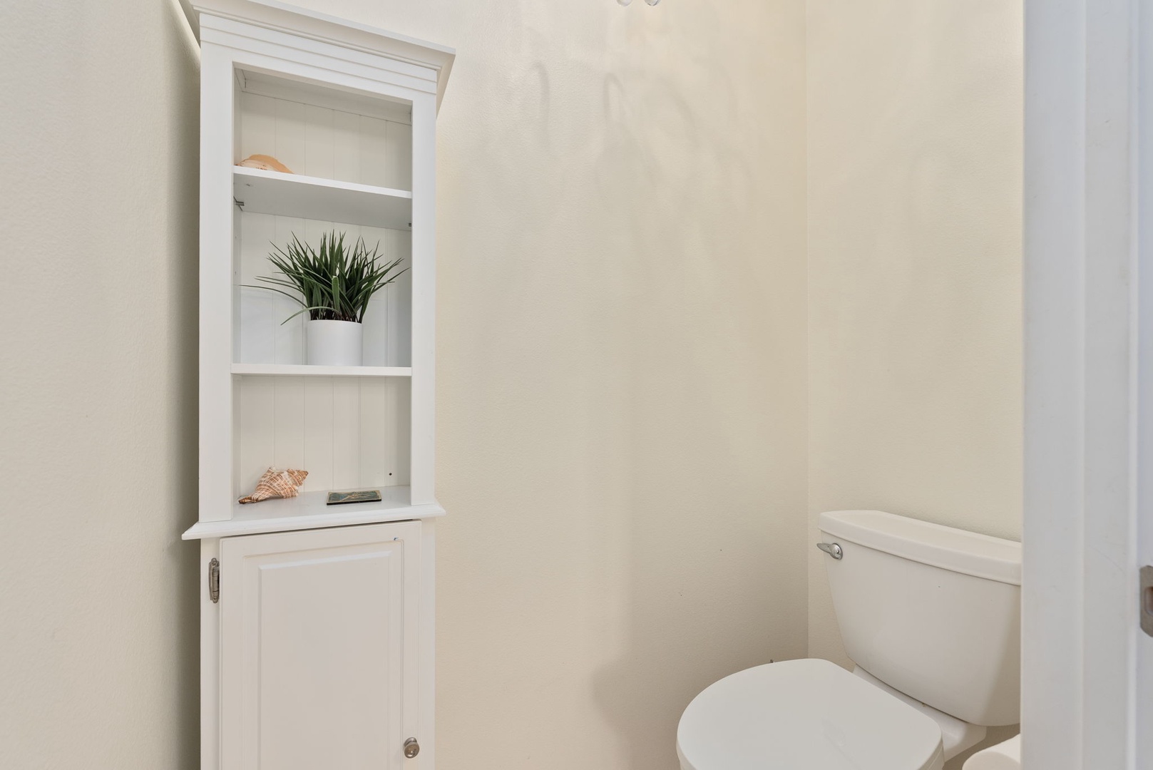 Kapolei Vacation Rentals, Coconut Plantation 1080-4 - Rinse off after the pool in a full guest bath just off the bedrooms.