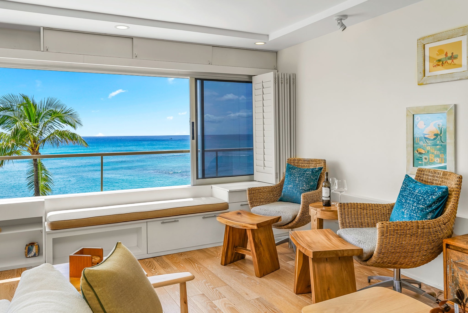 Honolulu Vacation Rentals, Colony Surf Luxe - Enjoy your morning coffee or tea with stunning ocean views from this spacious studio suite.