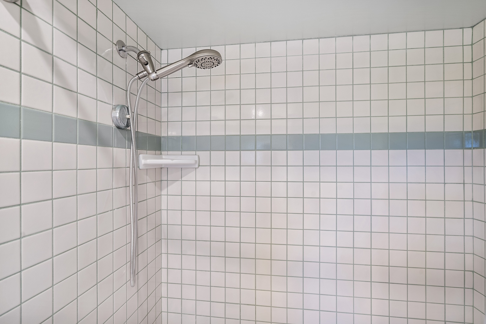 Kailua Kona Vacation Rentals, Dolphin Manor - Room 3 shower