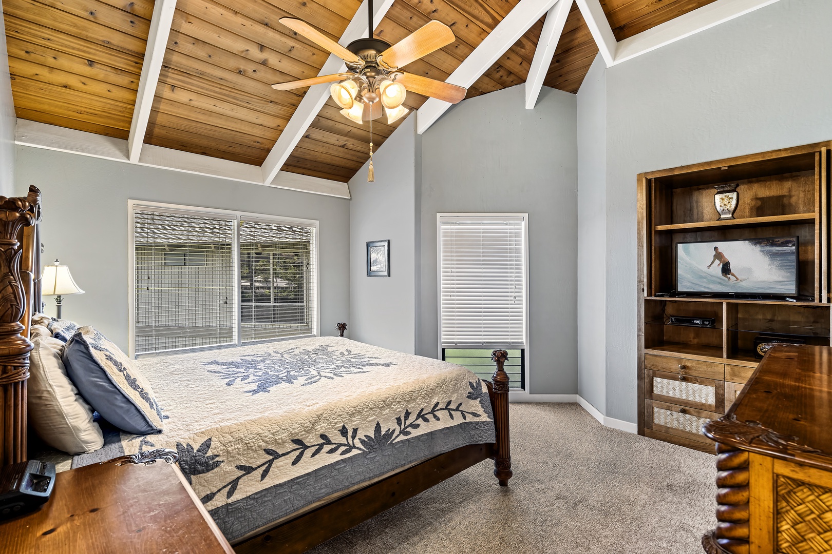 Kailua Kona Vacation Rentals, Kanaloa at Kona 3304 - Vaulted ceiling can be found in the Primary bedroom as well!
