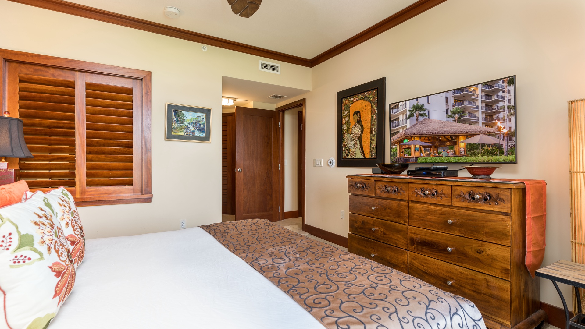 Kapolei Vacation Rentals, Ko Olina Beach Villas O905 - Plenty of storage and easy access to the primary bathroom.