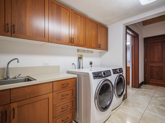 Waianae Vacation Rentals, Konishiki Beachhouse - 4BD - In-unit washer:dryer in the laundry room.  