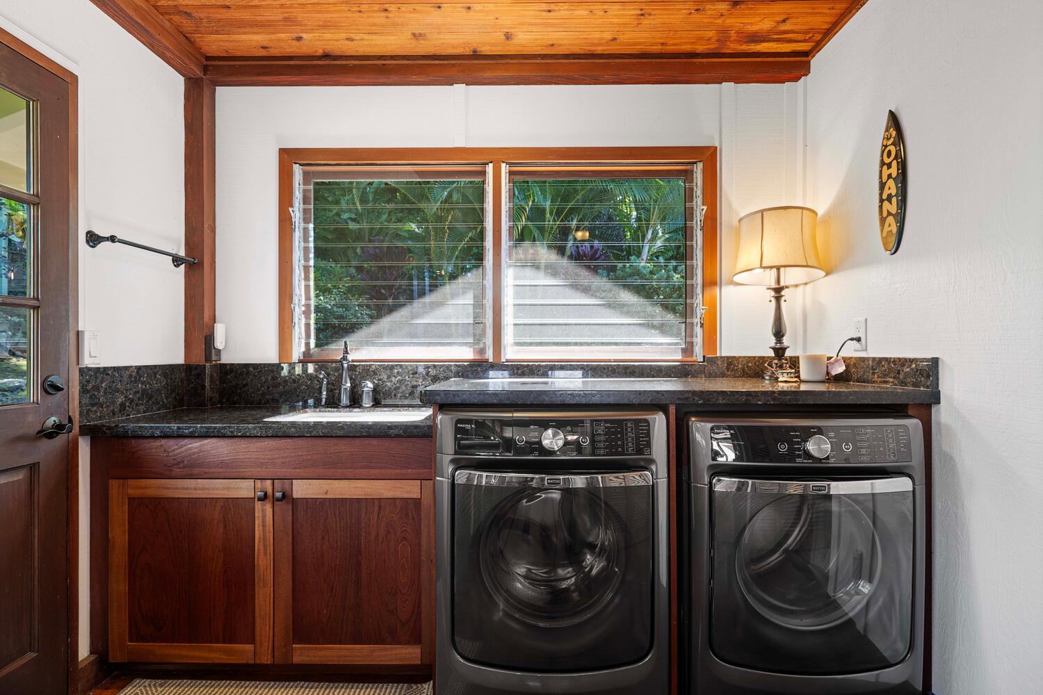 Kailua-Kona Vacation Rentals, Hale Joli - Convenient in-home laundry with washer and dryer.