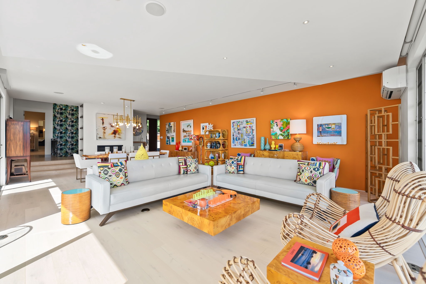 Honolulu Vacation Rentals, Kahala Hills Estate - Gather with loved ones in this bright, colorful island home.
