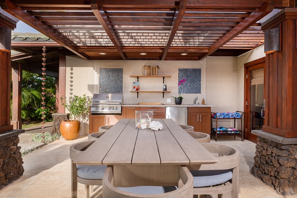 Kamuela Vacation Rentals, Canoe House & Beach Walker at Champion Ridge - Outdoor dining table, perfect for sunset BBQ's.