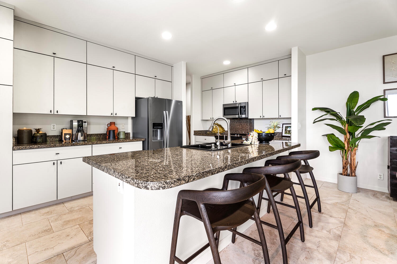 Kailua Kona Vacation Rentals, Kahakai Estates Hale - Gather, dine, and share moments at our kitchen's central stage.
