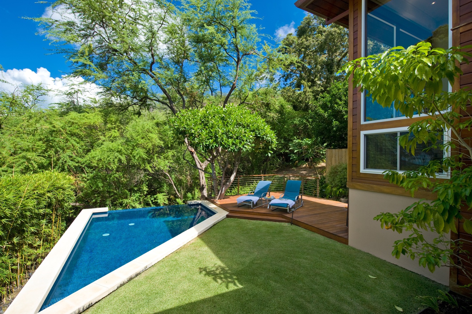 Honolulu Vacation Rentals, Casa de Makalei - Backyard with heated swimming pool