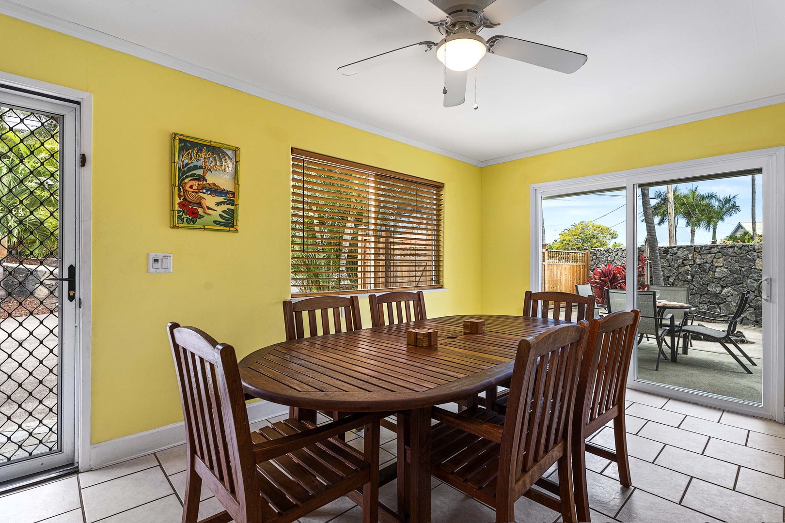 Kailua Kona Vacation Rentals, Hale A Kai - Indoor dining for 6!