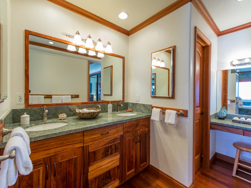 Haleiwa Vacation Rentals, Pipeline House (Oahu KC) - Primary suite bathroom with private vanity area.