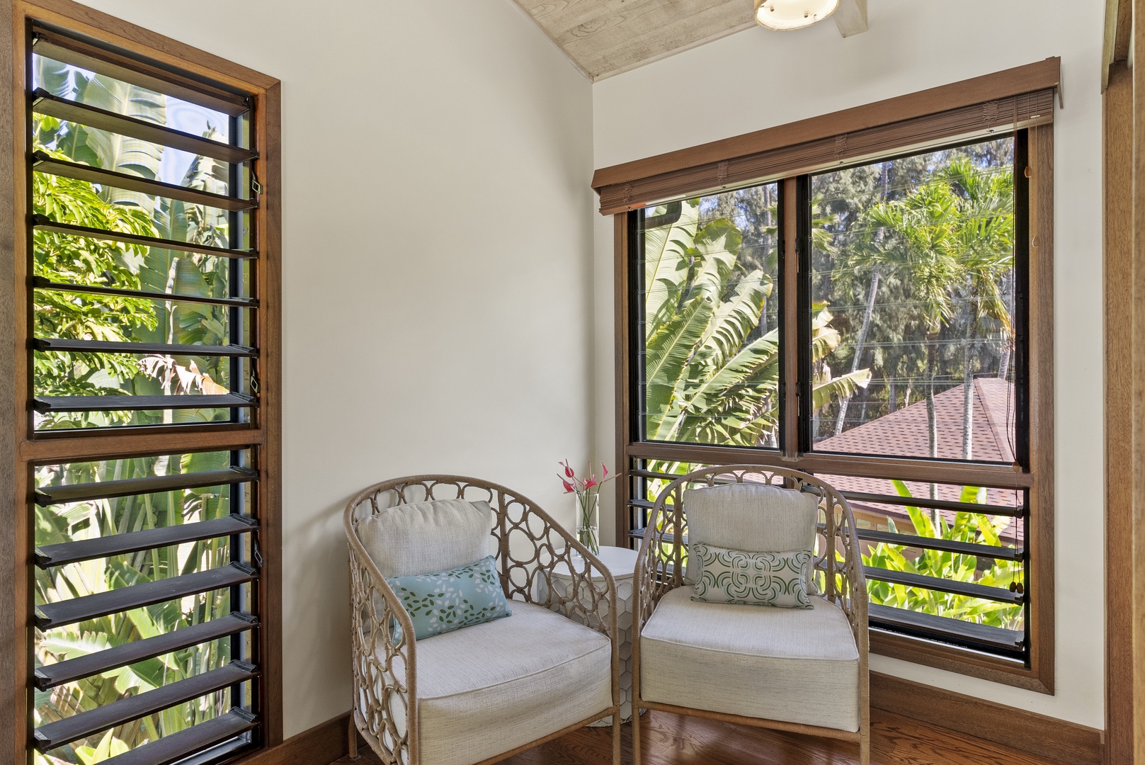 Haleiwa Vacation Rentals, Maluhia Beach House - A cozy reading nook with garden views—perfect for morning coffee or unwinding with a book.