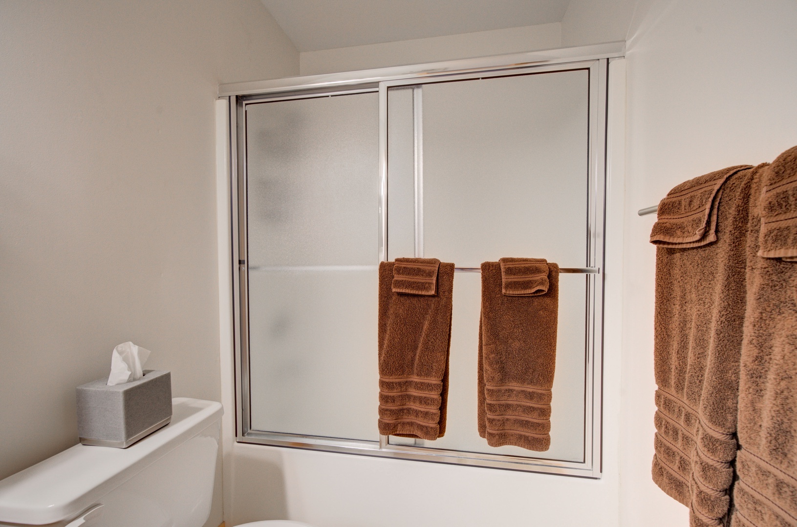 Bozeman Vacation Rentals, The Canyon Lookout - Shower/Tub combo