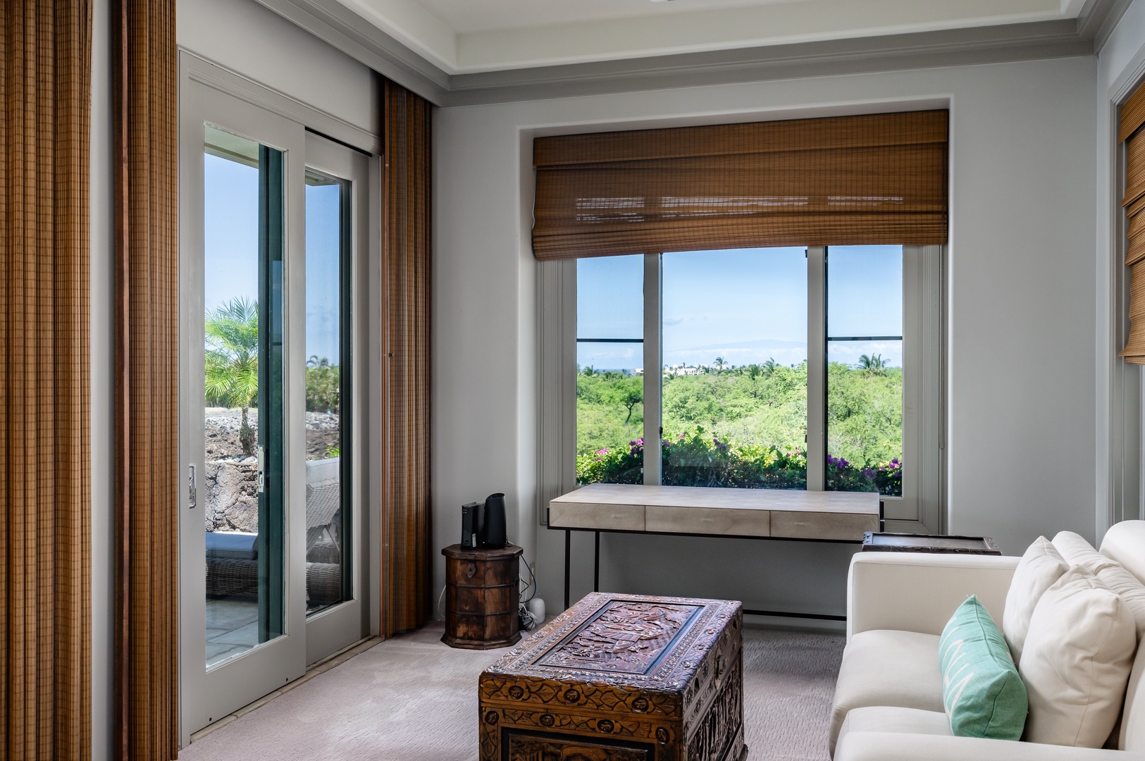 Kamuela Vacation Rentals, Canoe House at Champion Ridge - Cozy seating nook with a writing desk and large windows, offering beautiful views.