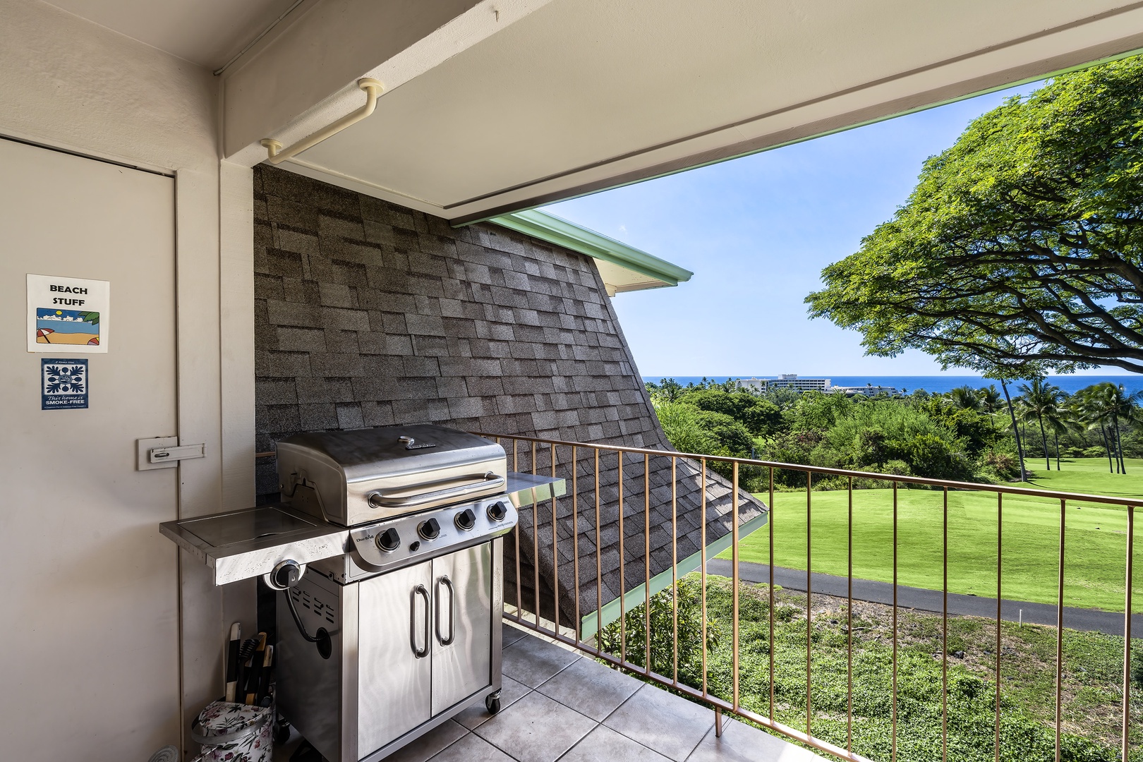 Kailua Kona Vacation Rentals, Keauhou Akahi 312 - BBQ on the Lanai and beach toy storage