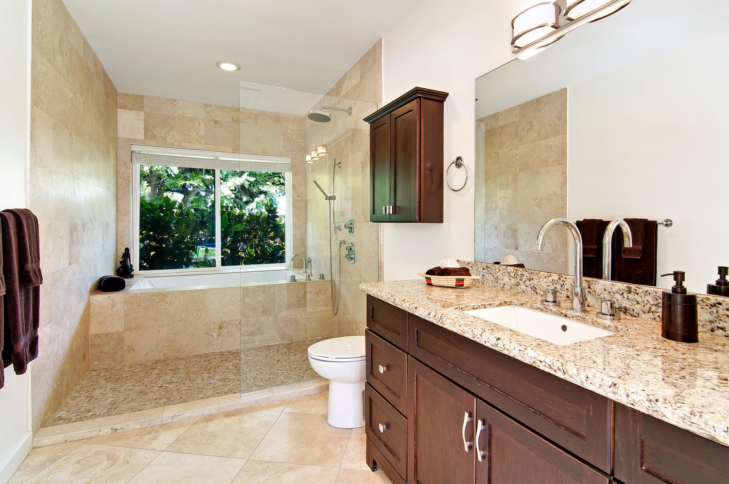 Honolulu Vacation Rentals, Kahala Lani - Shared Bathroom for Rooms Three and Four