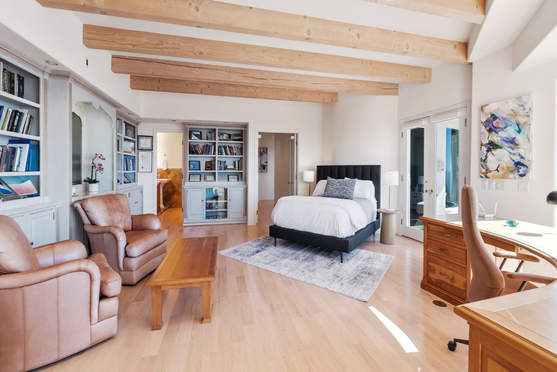 La Jolla Vacation Rentals, Sunset Villa I - Guest bedroom with queen bed